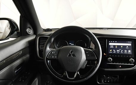 Mitsubishi Outlander III рестайлинг 3, 2022 год, 2 895 000 рублей, 20 фотография