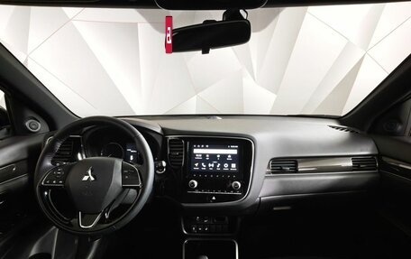 Mitsubishi Outlander III рестайлинг 3, 2022 год, 2 895 000 рублей, 14 фотография