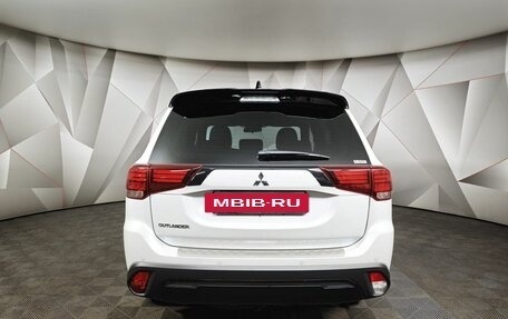Mitsubishi Outlander III рестайлинг 3, 2022 год, 2 895 000 рублей, 8 фотография