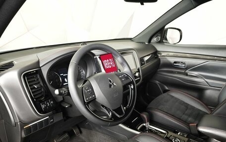 Mitsubishi Outlander III рестайлинг 3, 2022 год, 2 895 000 рублей, 19 фотография