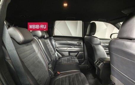 Mitsubishi Outlander III рестайлинг 3, 2022 год, 2 895 000 рублей, 16 фотография