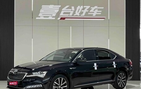 Skoda Superb III рестайлинг, 2022 год, 1 850 000 рублей, 1 фотография