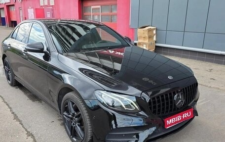 Mercedes-Benz E-Класс, 2019 год, 2 500 000 рублей, 1 фотография