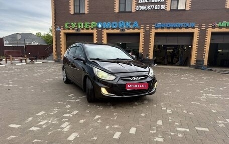 Hyundai Solaris II рестайлинг, 2011 год, 780 000 рублей, 1 фотография