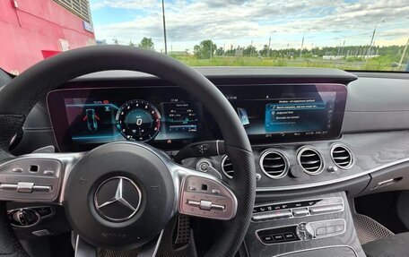 Mercedes-Benz E-Класс, 2019 год, 2 500 000 рублей, 4 фотография