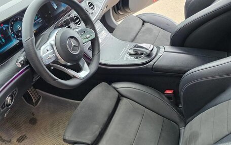 Mercedes-Benz E-Класс, 2019 год, 2 500 000 рублей, 12 фотография
