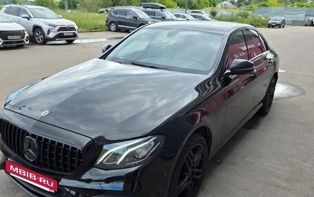 Mercedes-Benz E-Класс, 2019 год, 2 500 000 рублей, 3 фотография