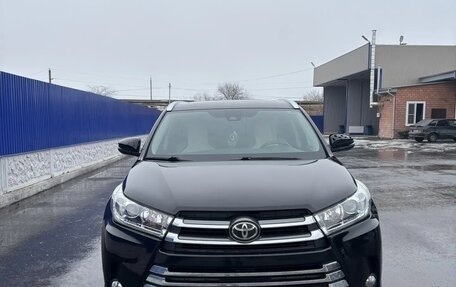 Toyota Highlander III, 2018 год, 3 600 000 рублей, 2 фотография