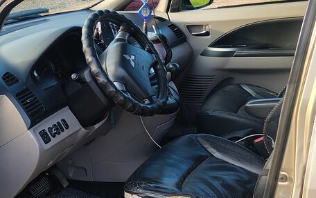 Mitsubishi Grandis, 2006 год, 750 000 рублей, 7 фотография
