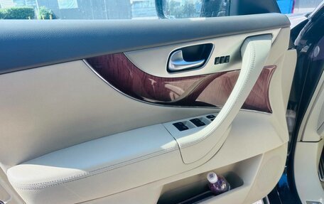 Infiniti QX70, 2015 год, 1 870 000 рублей, 19 фотография