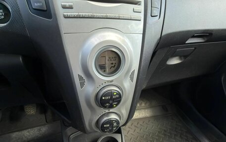 Toyota Yaris III рестайлинг, 2006 год, 470 000 рублей, 13 фотография