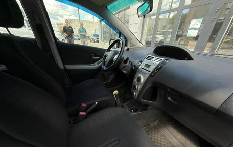 Toyota Yaris III рестайлинг, 2006 год, 470 000 рублей, 20 фотография