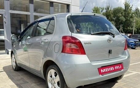 Toyota Yaris III рестайлинг, 2006 год, 470 000 рублей, 24 фотография