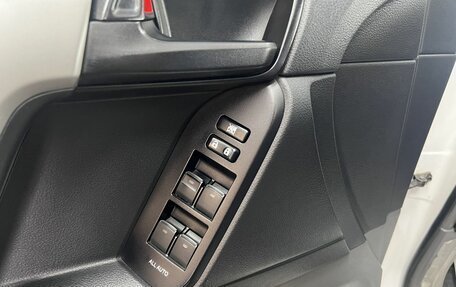 Toyota Land Cruiser Prado 150 рестайлинг 2, 2013 год, 3 500 000 рублей, 16 фотография