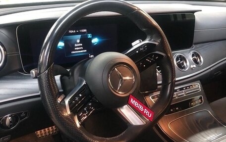 Mercedes-Benz E-Класс, 2021 год, 3 900 000 рублей, 4 фотография