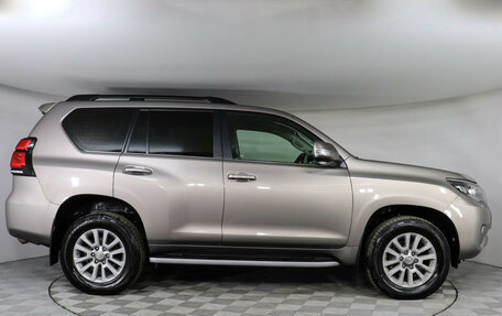 Toyota Land Cruiser Prado 150 рестайлинг 2, 2018 год, 4 500 000 рублей, 5 фотография