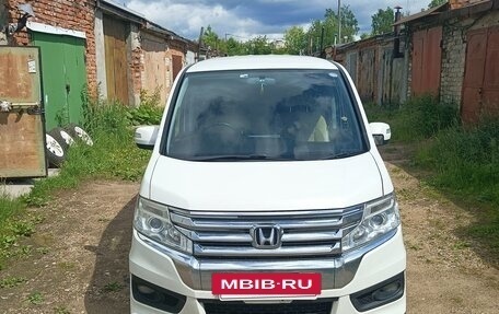 Honda Stepwgn IV, 2014 год, 1 250 000 рублей, 2 фотография