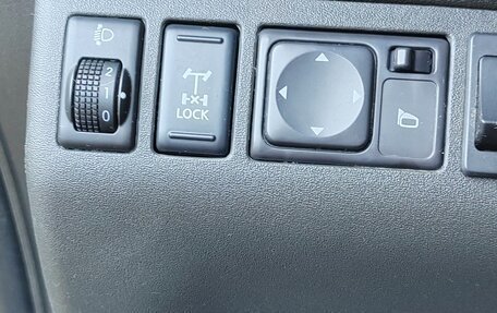 Nissan Navara (Frontier), 2010 год, 1 600 000 рублей, 26 фотография
