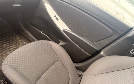 Hyundai Solaris II рестайлинг, 2011 год, 500 000 рублей, 9 фотография