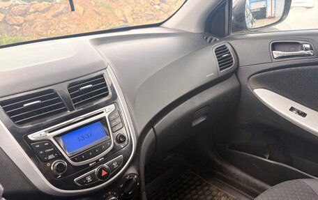 Hyundai Solaris II рестайлинг, 2011 год, 500 000 рублей, 12 фотография