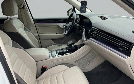 Volkswagen Touareg III, 2018 год, 5 200 000 рублей, 8 фотография