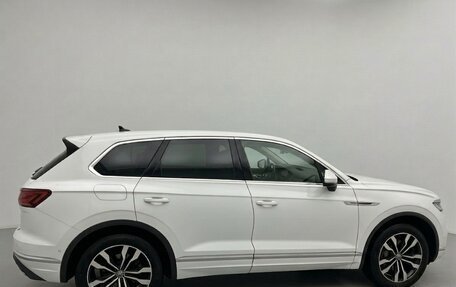 Volkswagen Touareg III, 2018 год, 5 200 000 рублей, 4 фотография