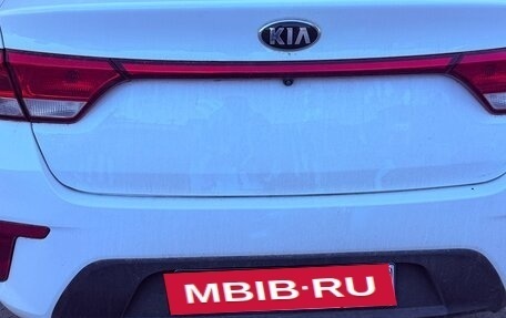 KIA Rio IV, 2018 год, 900 000 рублей, 2 фотография