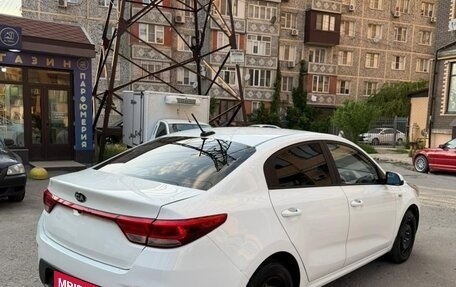 KIA Rio IV, 2018 год, 900 000 рублей, 4 фотография