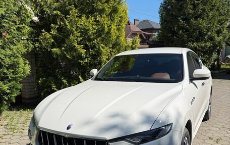 Maserati Levante I, 2017 год, 4 400 000 рублей, 1 фотография