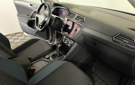 Volkswagen Tiguan II, 2020 год, 2 880 000 рублей, 10 фотография