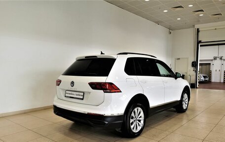 Volkswagen Tiguan II, 2021 год, 2 495 000 рублей, 2 фотография
