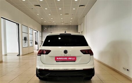 Volkswagen Tiguan II, 2021 год, 2 495 000 рублей, 8 фотография