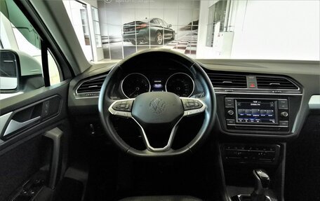 Volkswagen Tiguan II, 2021 год, 2 495 000 рублей, 19 фотография