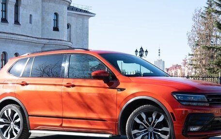 Volkswagen Tiguan II, 2018 год, 2 999 999 рублей, 4 фотография