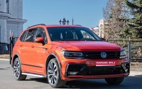 Volkswagen Tiguan II, 2018 год, 2 999 999 рублей, 2 фотография