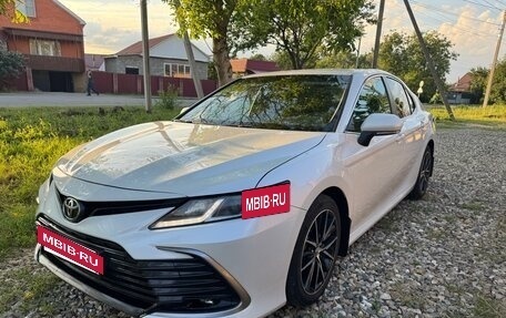 Toyota Camry, 2021 год, 2 230 000 рублей, 2 фотография