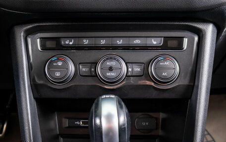 Volkswagen Tiguan II, 2018 год, 2 299 000 рублей, 19 фотография