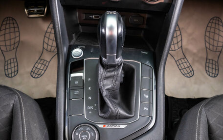 Volkswagen Tiguan II, 2018 год, 2 299 000 рублей, 20 фотография