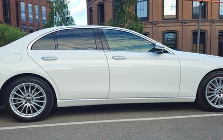 Mercedes-Benz E-Класс, 2022 год, 5 750 000 рублей, 5 фотография