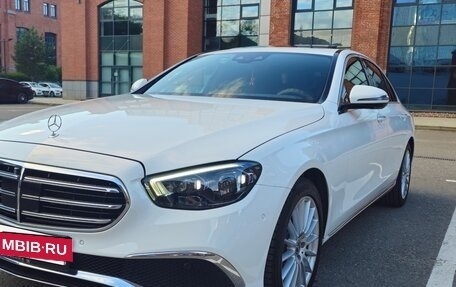 Mercedes-Benz E-Класс, 2022 год, 5 750 000 рублей, 2 фотография