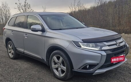 Mitsubishi Outlander III рестайлинг 3, 2016 год, 2 000 000 рублей, 2 фотография