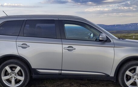 Mitsubishi Outlander III рестайлинг 3, 2016 год, 2 000 000 рублей, 5 фотография