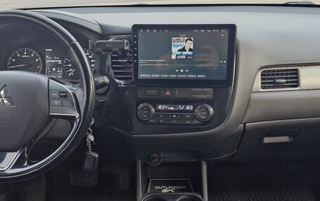 Mitsubishi Outlander III рестайлинг 3, 2016 год, 2 000 000 рублей, 9 фотография