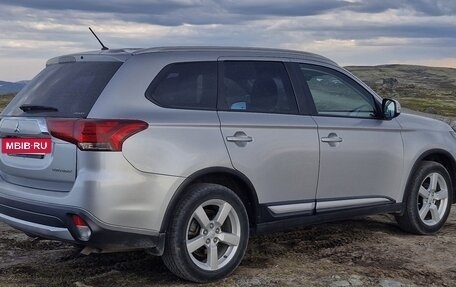 Mitsubishi Outlander III рестайлинг 3, 2016 год, 2 000 000 рублей, 6 фотография