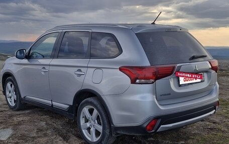 Mitsubishi Outlander III рестайлинг 3, 2016 год, 2 000 000 рублей, 7 фотография
