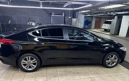 Hyundai Elantra VI рестайлинг, 2017 год, 900 000 рублей, 4 фотография