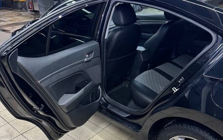 Hyundai Elantra VI рестайлинг, 2017 год, 900 000 рублей, 8 фотография