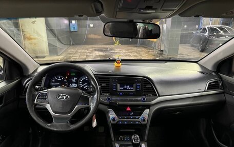 Hyundai Elantra VI рестайлинг, 2017 год, 900 000 рублей, 9 фотография