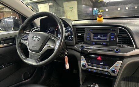 Hyundai Elantra VI рестайлинг, 2017 год, 900 000 рублей, 11 фотография