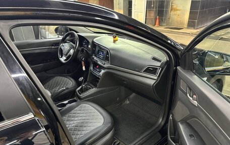 Hyundai Elantra VI рестайлинг, 2017 год, 900 000 рублей, 13 фотография